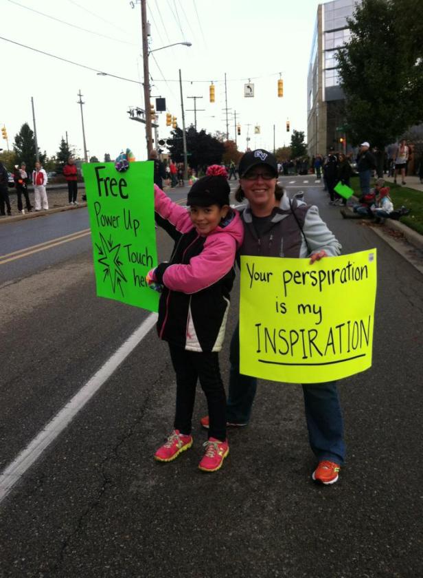 Cristiana & Emma Baranowski waiting for runners to come through!